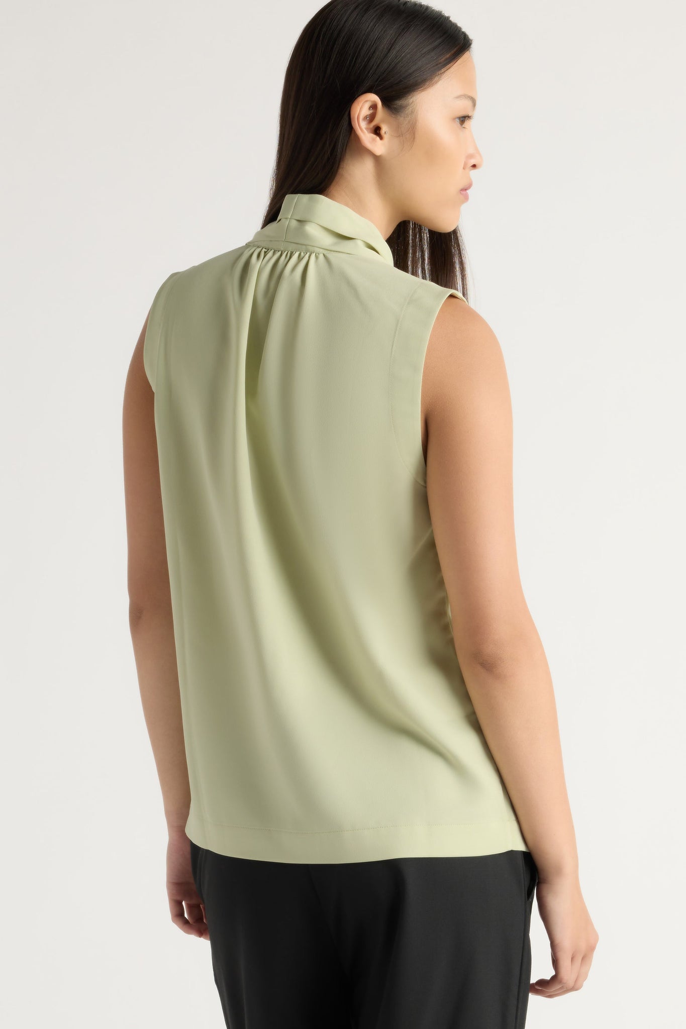 Jae V-Neck Sleeveless Blouse 3